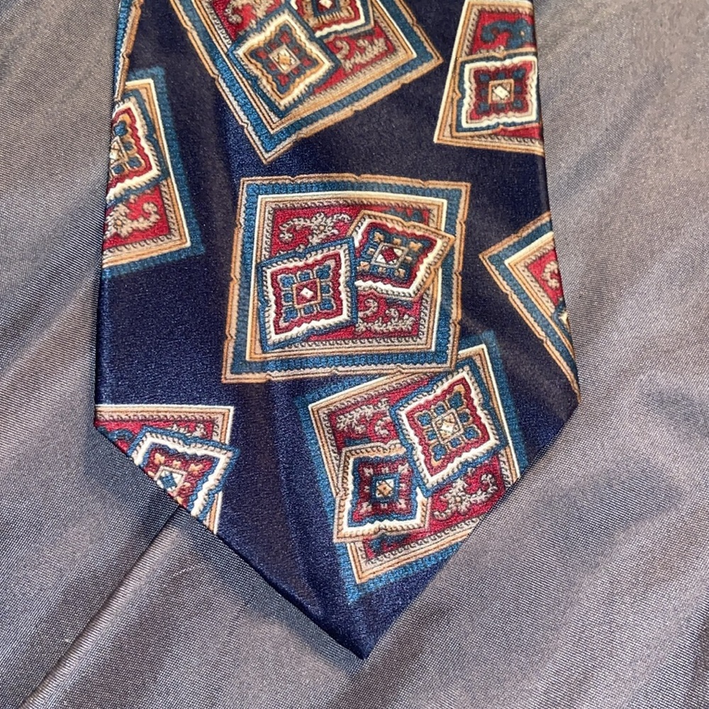 Oscar de la Renta 100% silk necktie